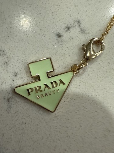 Charm Prada su catena in argento sterling placcato oro 18 kt senza marchio 18"