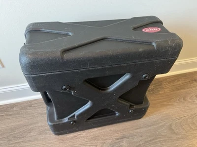 SKB 4U 20In Deep rSeries Shock Rack Case 1SKB-R904U20 All Latches Work Rare - Image 1 of 4