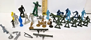 Vintage Konvolut Plastik Soldaten Armee Männer Spielzeug - Bild 1 von 4