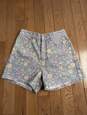 PANTALONES CORTOS ZARA ESTAMPADOS FLORALES CALCE RECTO Cintura Alta Lila. Talla 6 Foto 1 de 4