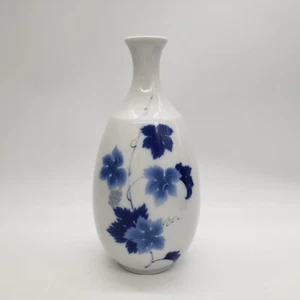 Japanese Meiji Blue and White Studio Porcelain Vase - Picture 1 of 12