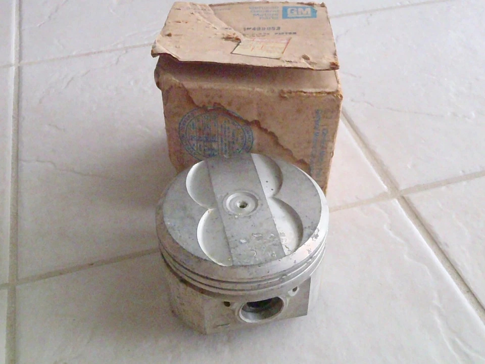 Pontiac Firebird Grand Prix Buick Riviera 1975-1979 pistón y pin 499053 nuevo de stock Foto 1 de 4