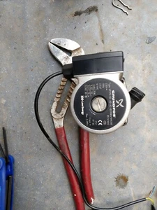 Bomba VOKERA EXCEL 25 (GRUNDFOS) 97948280 UPS 15-60 PC:1414r0 - Imagen 1 de 6