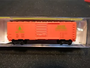 N - Model Power 83440 - 40' Boxcar, Maine Central Knuckle Coupler / NIB - Picture 1 of 2