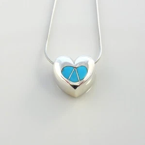 Colgante de corazón con incrustación de turquesa de la Bella Durmiente de plata de ley hecho a mano - Imagen 1 de 4