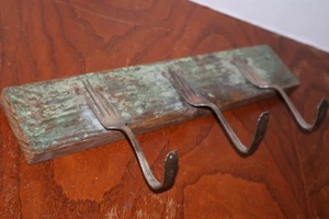 Folk Art Bent Forks Hook Rack Coat Hat Towel Hanger Wall Decor Old Green Paint - Picture 1 of 3