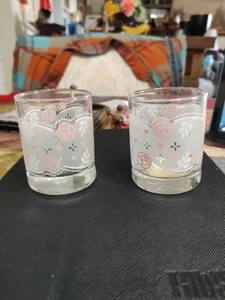 PORTACANDELE VOTIVO O TEALIGHT ~ Set di 2 ~ Design Rosa Multicolore ~ Vetro Vintage - Foto 1 di 4