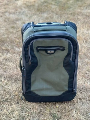 Eagle Creek 2011 Tarmac 22 Wheeled Luggage Green - Image 1 of 4