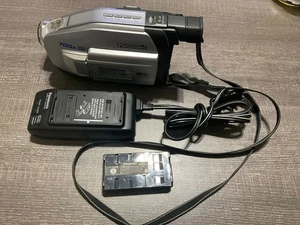 Panasonic PV-L353D L353 Palmcorder VHS-C Video Camcorder w/ Charger - WORKS! - Picture 1 of 12