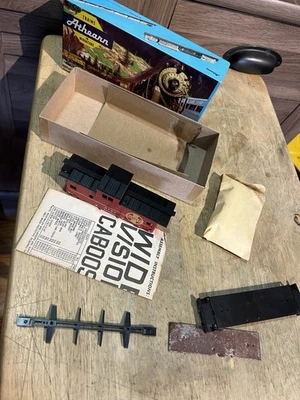 HO Scale Athearn unassembled "blue box" # 5367, Santa Fe Caboose 999831 - Image 1 of 4