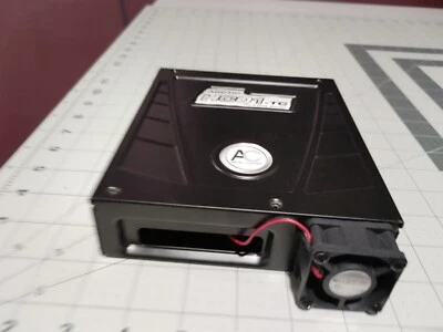 Enfriador ARCTIC HC01-TC para jaula de refrigeración de disco duro de 3,5" Foto 1 de 4