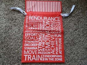 CHALK TALK SPORT ROSSO E BIANCO RIUTILIZZABILE ECOLOGICO CINCH CLOSE SACCHETTO REGALO NUOVO - Foto 1 di 5