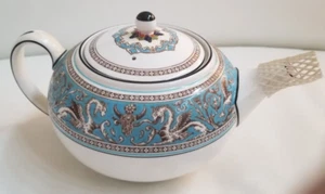 WEDGWOOD BONE CHINA FLORENTINE TURQUOISE TEAPOT WITH DRAGONS EXCELLENT CONDITION - Picture 1 of 8