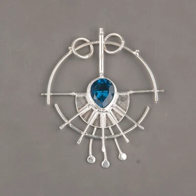 Delicado colgante de plata de ley 925 con piedras preciosas de topacio azul de Londres hecho a mano joyería Foto 1 de 4