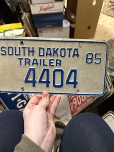 1985 South Dakota Trailer 4404 License Plate - Picture 1 of 6