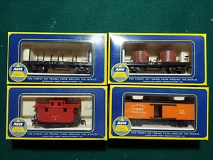 4 AHM VAGONI FERROVIARI D'EPOCA LÌ DENTRO SCATOLE ORIGINALI - Foto 1 di 4