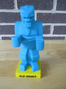 Funko/Mattel 2001 Blue Bomber Rock 'em Sock'em Bobble Head 7" de alto sobre base de madera - Imagen 1 de 6