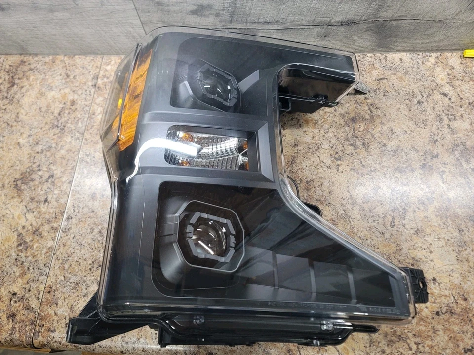 Faro de pasajero Super Duty para Ford F350 2020-2022  Foto 1 de 4