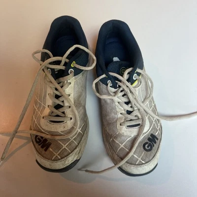 Gunn & Moore GM Cricket Shoes Trainers Spikes Size UK 5 White Blue - Image 1 of 4