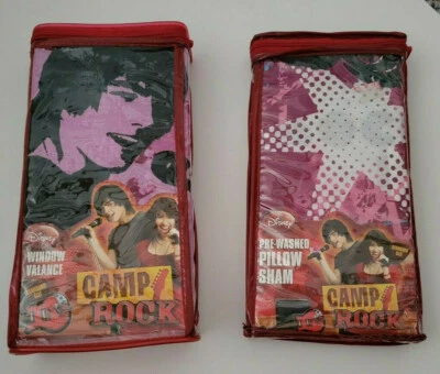 Cenefa de ventana estándar Disney Camp Rock 84" x 15" y funda de almohada prelavada Foto 1 de 4