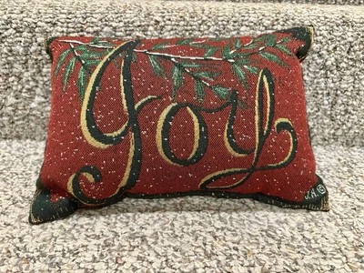 Almohada tapiz Joy Christmas nueva sin etiquetas almohada de palabras pequeñas con palabras verde Foto 1 de 4