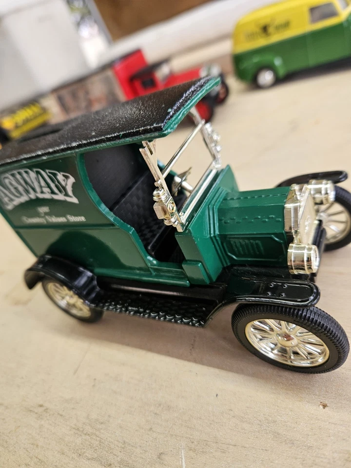Camión de reparto Ford Agway 1912 cabina abierta banco de carros fundido a presión ertl 1/25 de colección Foto 1 de 4