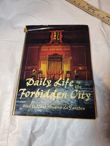 DAILY LIFE IN THE FORBIDDEN CITY By Lu Yanzhen & Wan Yi - Hardcover *Excellent* - Picture 1 of 15