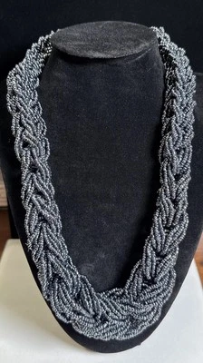 "Collar de cuentas de seda 20"" vintage precioso collar gris plata" Foto 1 de 4