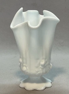 Vaso fazzoletto oscillante vintage Fenton bianco vetro latte goffrato cavolo rosa 6,5" - Foto 1 di 3