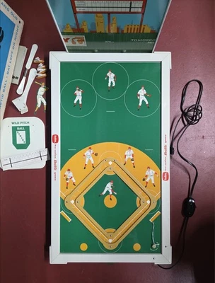 Juego de béisbol y fútbol eléctrico Tudor vintage con piezas de juego en caja Foto 1 de 4