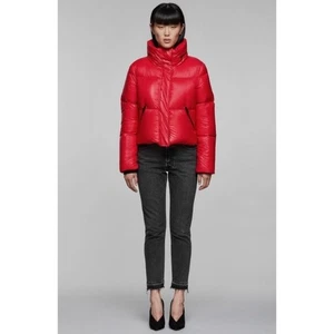 Chaqueta acolchada de plumón Mackage Mimi (talla S) recortada con capucha roja - Imagen 1 de 16