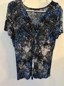 Daisy Fuentes Blouse Short Sleeve VNeck Size Large Blue Black White Front Ruched - Picture 1 of 6