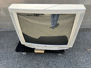 Vintage 2001 JVC D-Series AV-32D302 32" Retro Gaming CRT TV - Picture 1 of 7