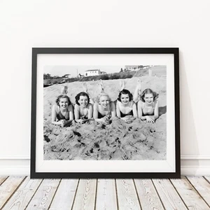 Foto de colección - Arte fotográfico de mujeres en la playa de 1950 decoración del hogar, arte de bar - Imagen 1 de 1