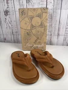 NEW Free People Wonderland Tan Leather Thong Sandals Size 8/38 - Picture 1 of 5