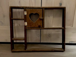 De Colección Estante de Pared de Exhibición de Madera Corazón Recortes Cubby Box Knick Knack Cottage Core - Imagen 1 de 6
