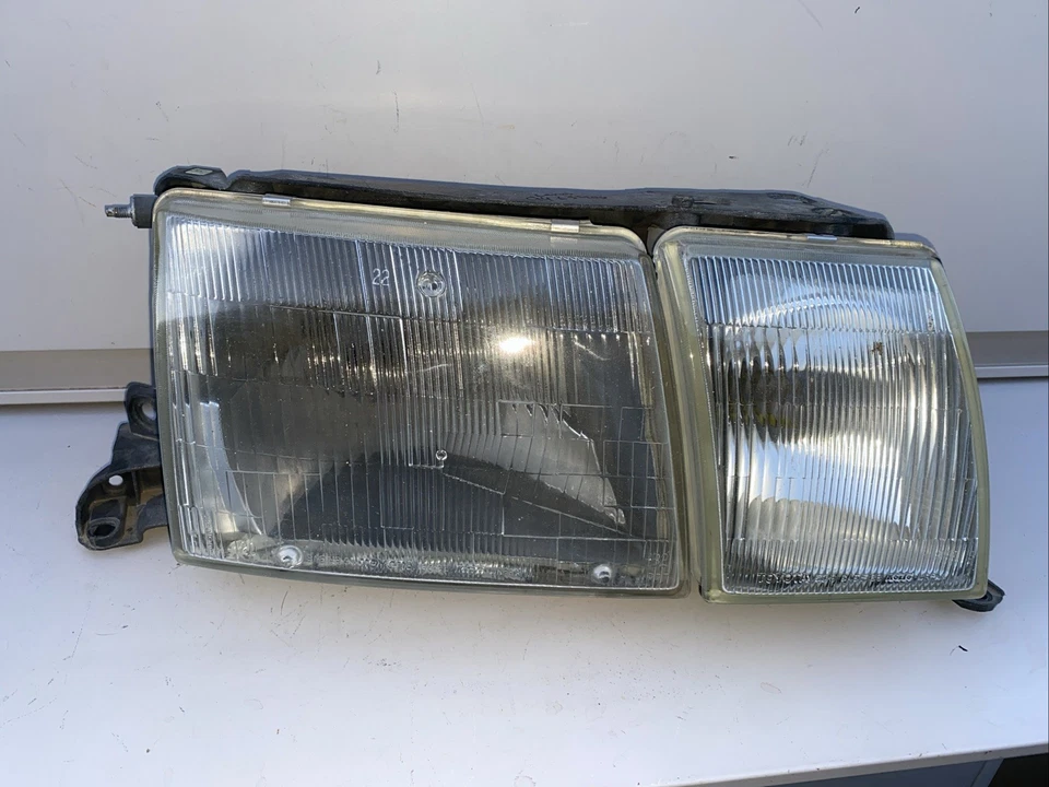 1990 - 1994 Lexus LS400 Right Side Passenger RH Headlight Lamp Assembly 90-94 - Image 1 of 4