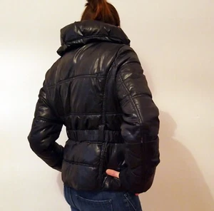Schwarze Jacke in coolem Design - Bild 1 von 4