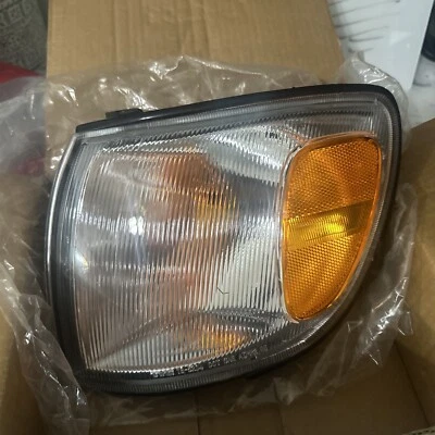 TOYOTA SIENNA 1998-2000 LUZ DE ESTACIONAMIENTO TRASERA IZQUIERDA REPUESTO FABRICANTE DE EQUIPOS ORIGINALES - NUEVO Foto 1 de 4