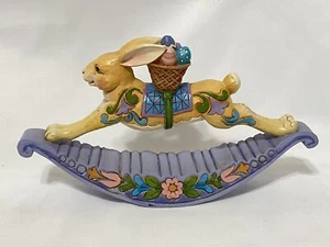 Jim Shore Heartwood Creek ""Easter Eggs-capades"" Conejito en Rocker 6008404 - Imagen 1 de 4