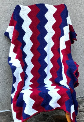 Chevron festoneado vintage hecho a mano tiro afgano rojo blanco azul 94 x 76 Foto 1 de 4