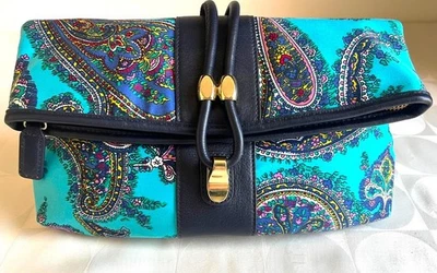 TALBOTS Azul Turquesa PAISLEY SATINADO EMBRAGUE Plegable Con Borde de Cuero Mediano Foto 1 de 4