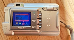 FUJIFILM FINEPIX DIGITAL CAMERA A 330 - AA Batteries - 3.2 Mega Pixels - Picture 1 of 4