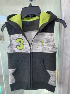 BRAND NEW!! CUTE & COMFORTABLE!! US POLO HOODED ASSN. SWEATSHIRT VEST AGE 5-6 - Picture 1 of 3