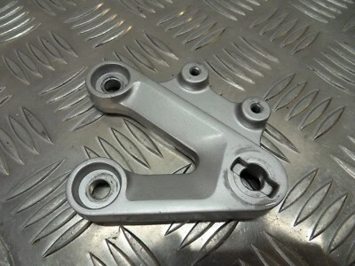 Suzuki GSXR 1000 K3 K4 Pies delantero izquierdo soporte percha 2003 a 2004 Foto 1 de 4