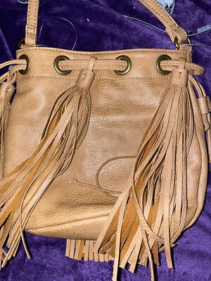 Сумочка через плечо Carlos Santana с кисточками - Изображение 1 из 4