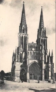 Sées - La Catedral Vista de Cara - Imagen 1 de 2