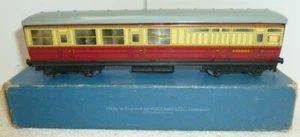 HORNBY-DUBLO 32014 D11 CORRIDOR COACH BR(E) BRAKE 3rd E45402E BOXED - Picture 1 of 10