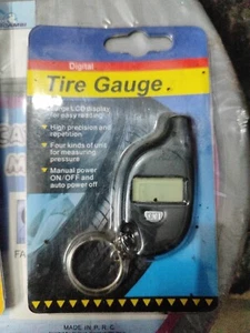 Manometro Manuale per Controllo Pressione Pneumatici Gomme Auto Moto BAR PSI - Foto 1 di 1