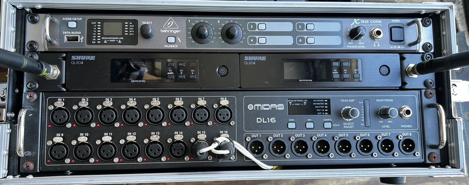 Behringer X32 Core, DL16, 2 Shure QLXD4, 2 Shure Qlxd1 Belt Pack mit Mikrofonen - Bild 1 von 4